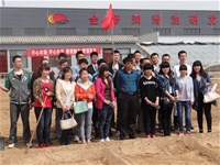 開心農(nóng)場活動(dòng)-總經(jīng)理和員工合影