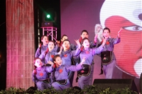 職工表演《人說(shuō)山西好風(fēng)光》