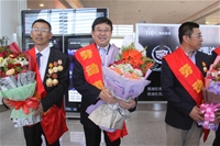 董事長賀金龍參加全國勞動模范表彰大會返回榆林