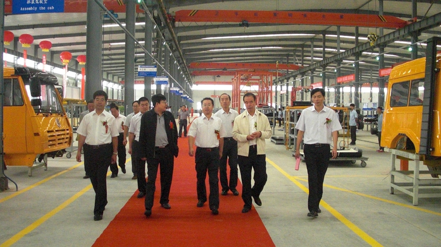 榆林市市長陸治原參觀新能源汽車廠